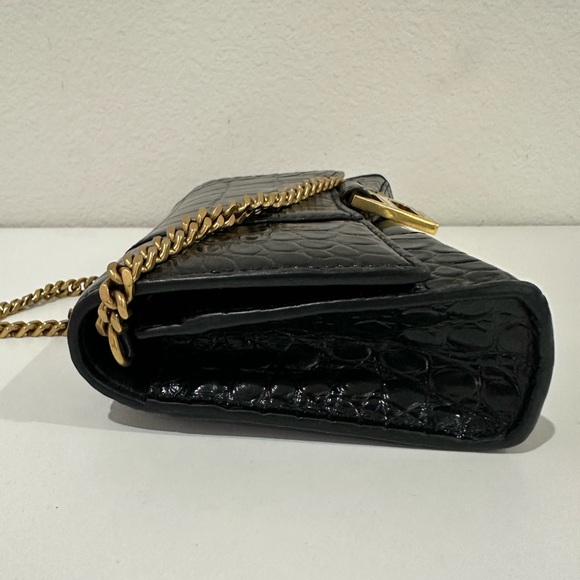 BALENCIAGA
Hourglass Shiny Mock-Croc Chain Wallet - Picture 4 of 11